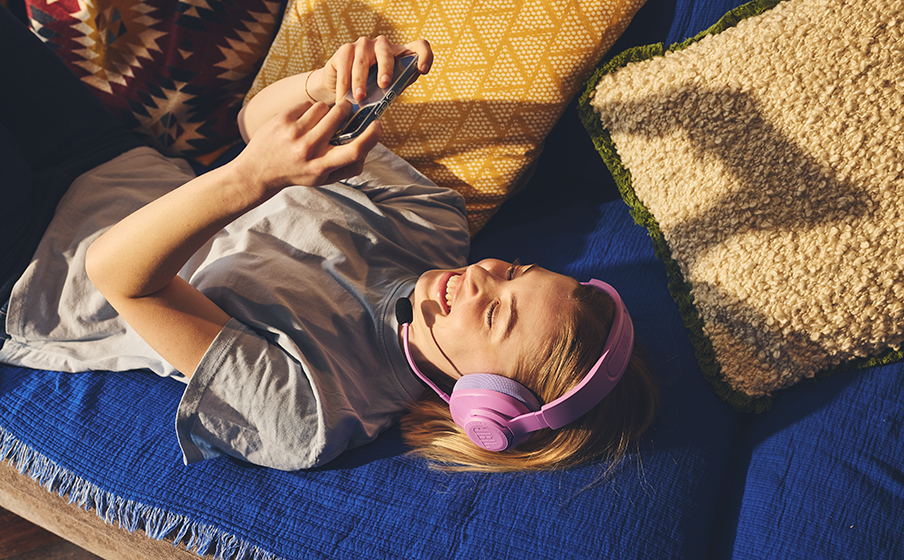 JBL Quantum 360 Wireless Breathable fabric ear cushions for marathon game sessions - Image